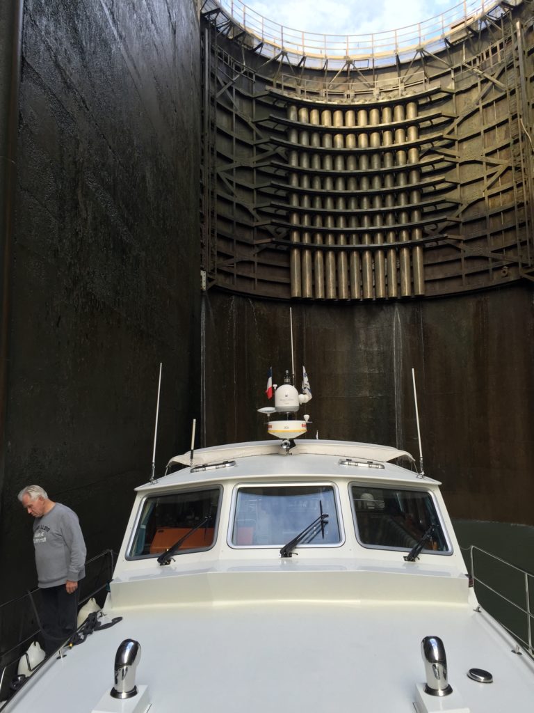 Lock at Bollène with a height of 23 meters!